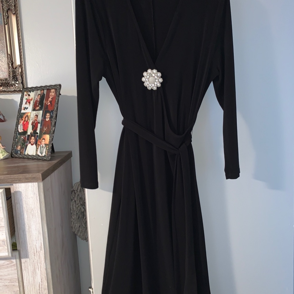 Elegant basic black dress